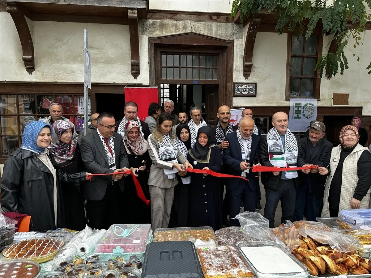 Gerze'de Filistin'e Destek İçin Hayır Çarşısı Açıldı