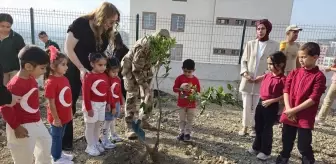 Jandarma Alayından Çocuklara Fidan Dikimi Etkinliği
