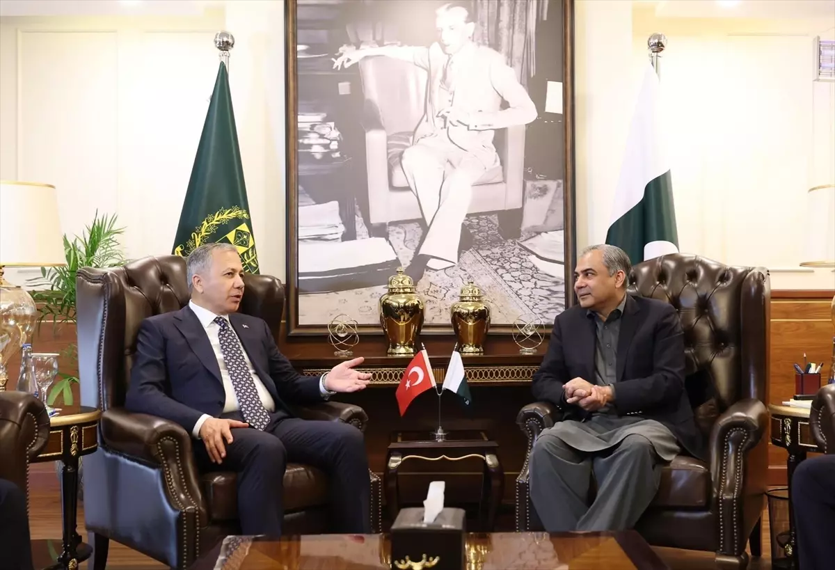 İçişleri Bakanı Yerlikaya, Pakistanlı Mevkidaşı ile Görüştü