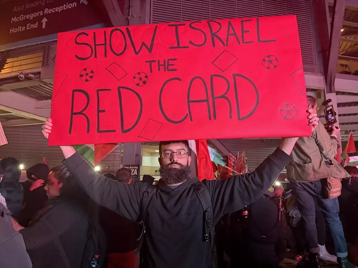 Birmingham'da Aston Villa-Maccabi Tel Aviv Maçı Öncesi Protesto Gösterisi
