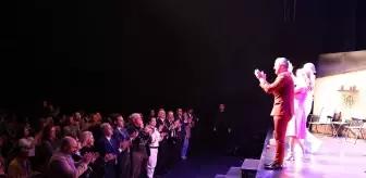 İYİ Parti Genel Başkanı Dervişoğlu, 'Aynı Çatı Altında' Tiyatro Oyununu İzledi