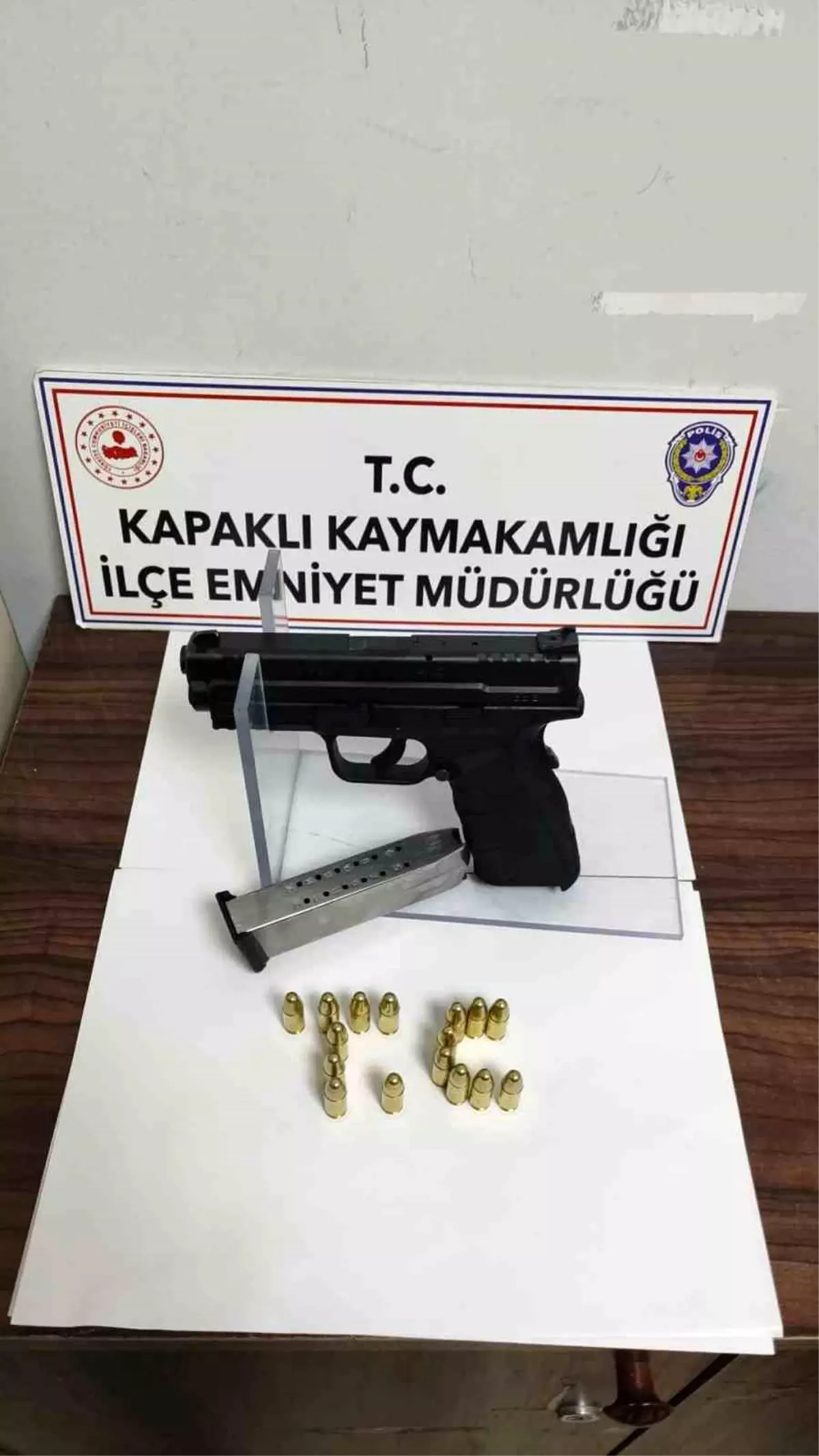 Kapaklı'da Aranan Şahıs Yakalandı, Ruhsatsız Silah Ele Geçirildi