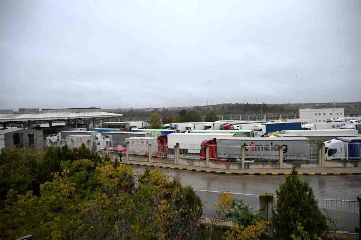 Kapıkule Sınır Kapısı'nda Tır Geçişlerinde Tarihi Rekor!