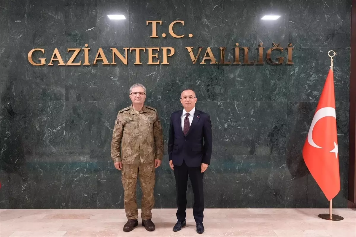 Kara Kuvvetleri Komutanı Metin Tokel, Gaziantep Valisi Kemal Çeber'i Ziyaret Etti