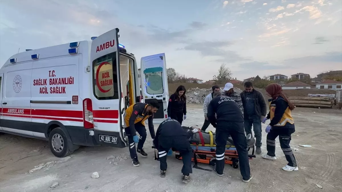 Konya'nın Kulu İlçesinde İnşaatta İskele Devrildi, 2 İşçi Yaralandı