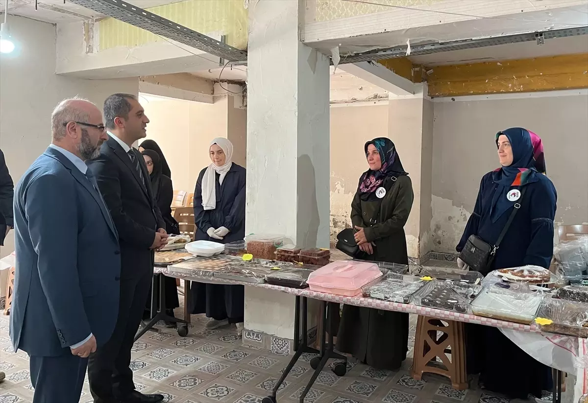 Trabzon'da Gazze'ye Yardım İçin Hayır Çarşısı Açıldı