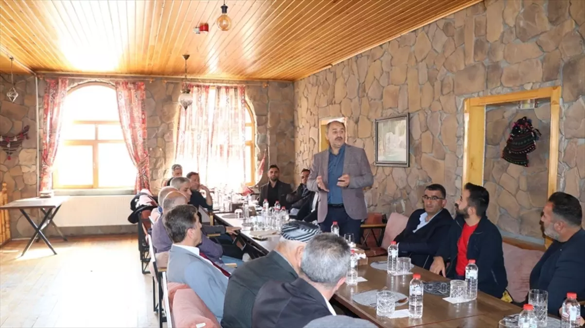 Sağlık-Sen Genel Sekreteri Durali Baki, Hakkari'de Sendika Üyeleriyle Bir Araya Geldi