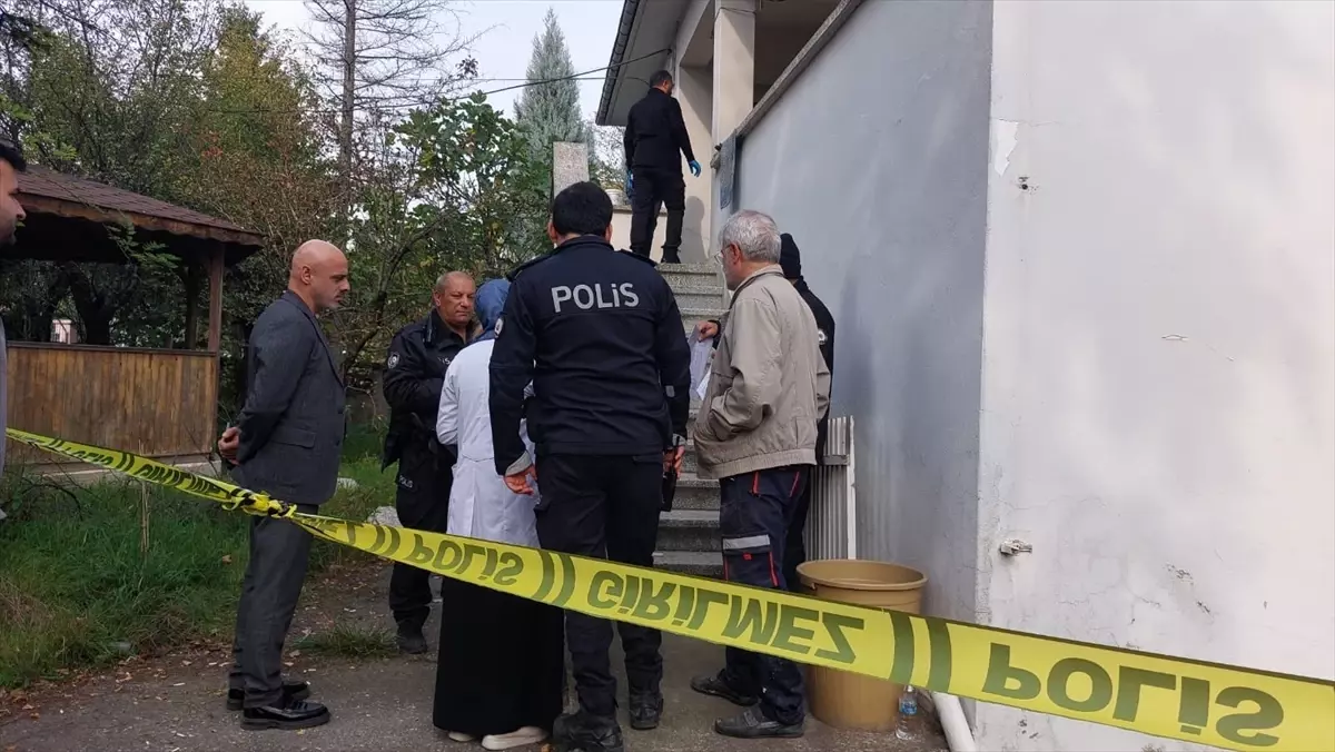 Akyazı'da 64 Yaşındaki Ahmet Onat Evinde Ölü Bulundu