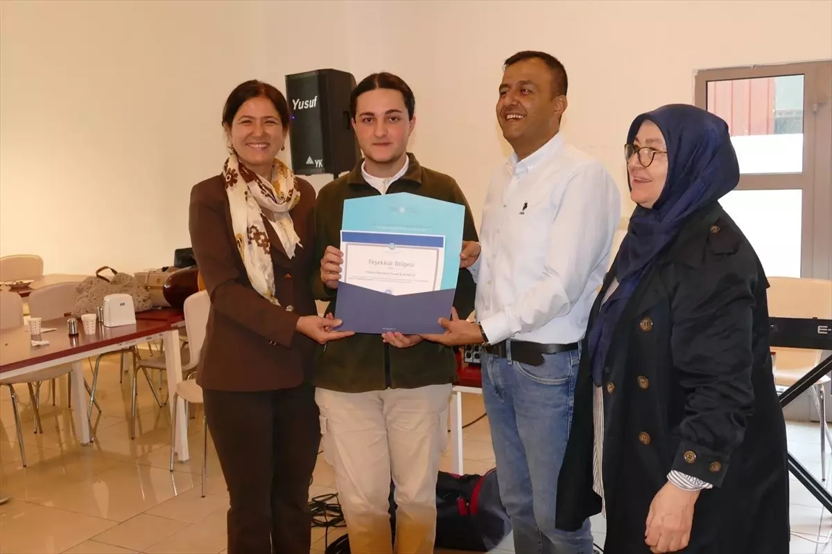 Öğrencilere Anne Yemekleri İkram Edildi