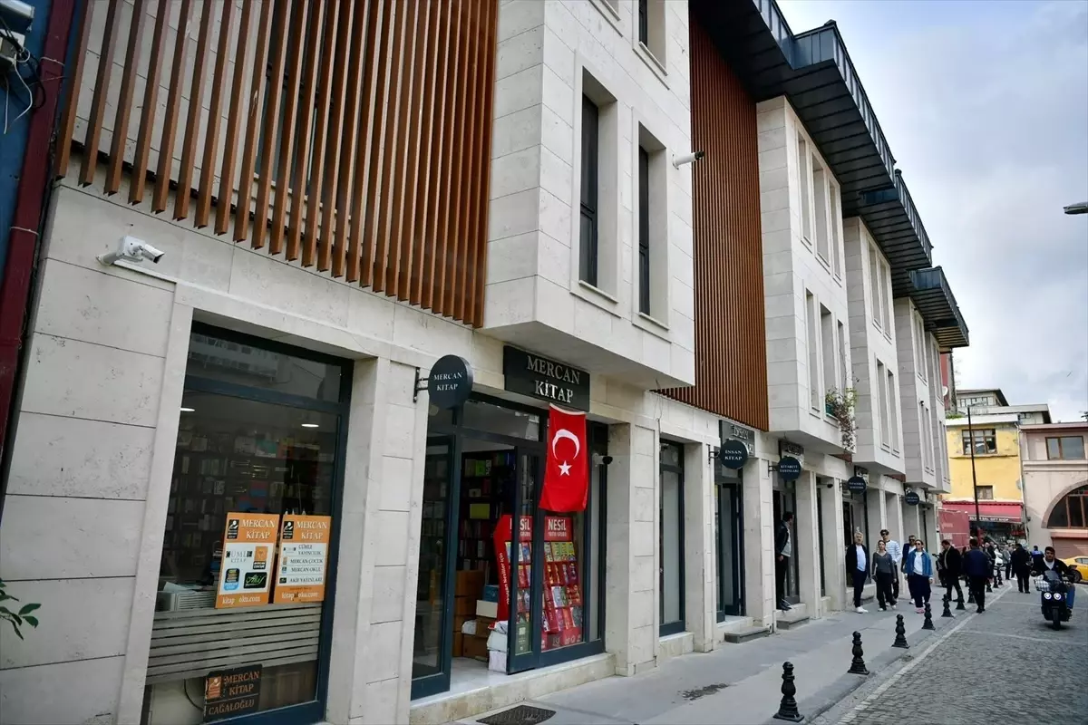 Yayıncılığın kalbi Cağaloğlu, Kitapçılar Sokağı'yla yeniden canlanıyor