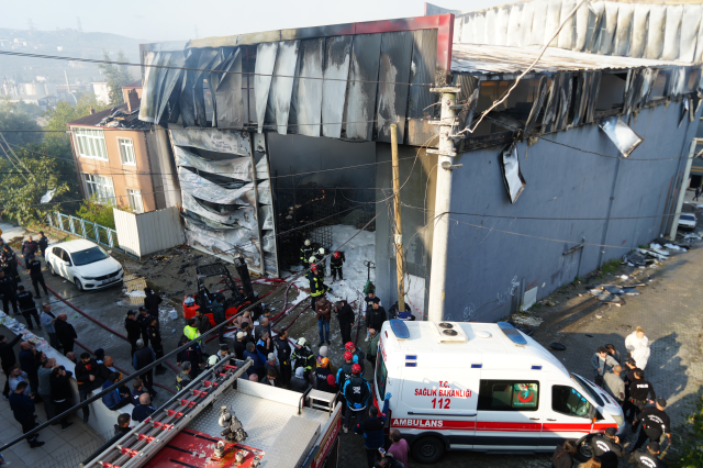 6 kişinin can verdiği yangında iş yeri sahibi kaçmaya çalışırken yakalandı 10 6 kisinin can verdigi yanginda is yeri sahibi 19233467 2639 m