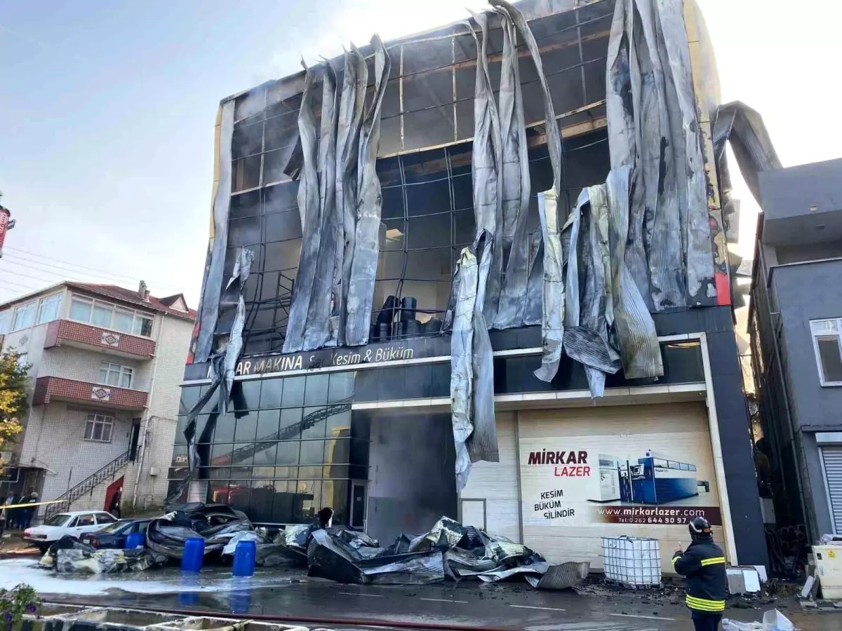 Kocaeli'de Parfüm Tesisi Yangınında 6 Kişi Hayatını Kaybetti, İş Yeri Sahibi Yakalandı