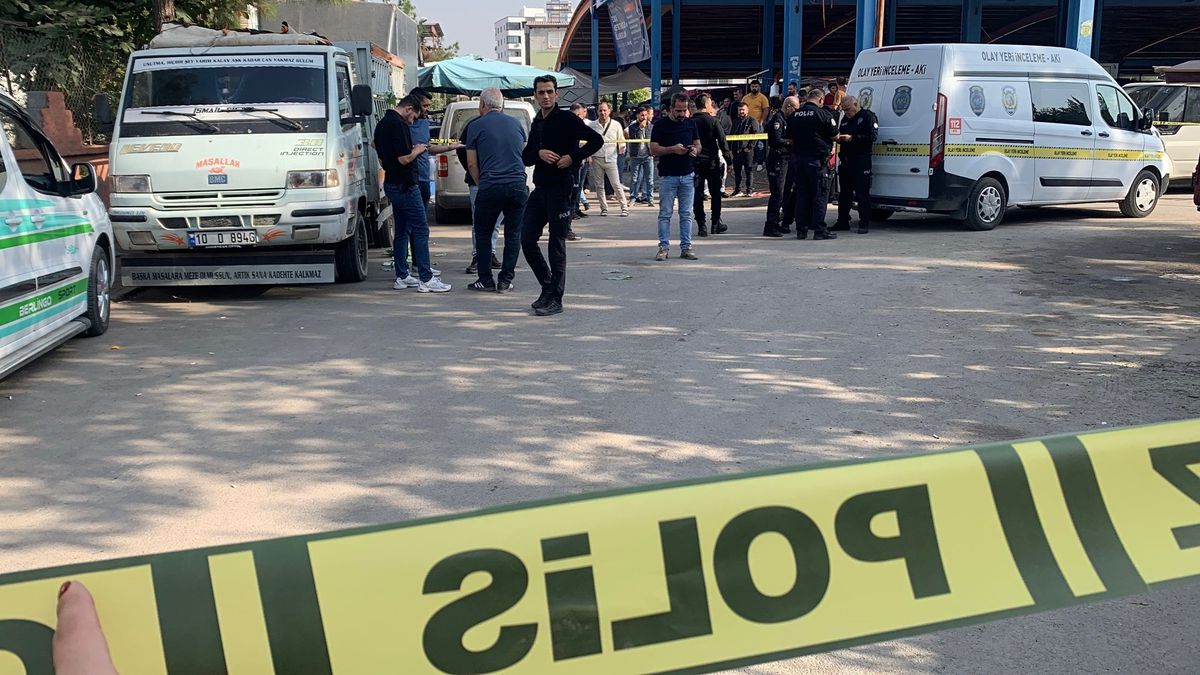 Adana'da Semt Pazarında Silahlı Çatışma: 2 Ölü