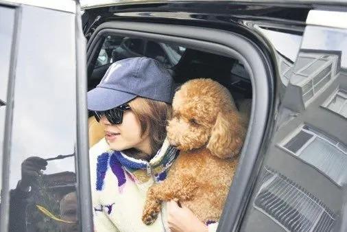 Afra Saraçoğlu refreshed her image for the A.B.İ. series