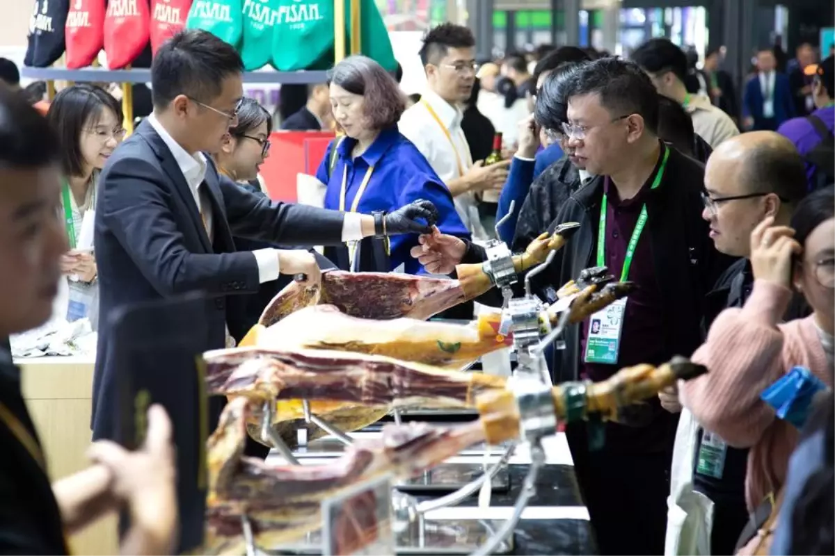 8. Çin Uluslararası İthalat Fuarı'nda Yabancı Lezzetler İlgi Gördü