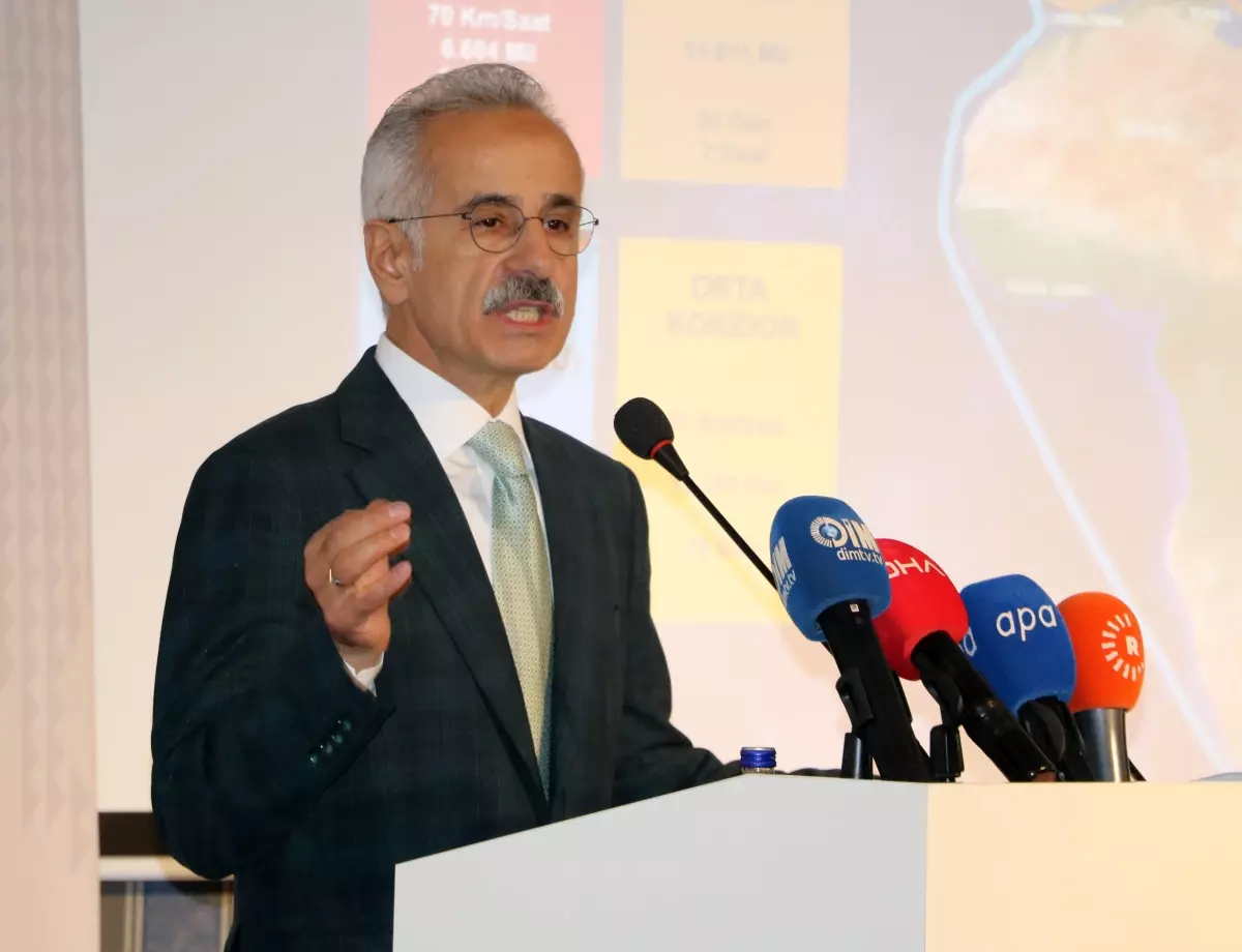 Minister Uraloğlu napovedal desetkratno povečanje hitrosti komunikacije s 5G