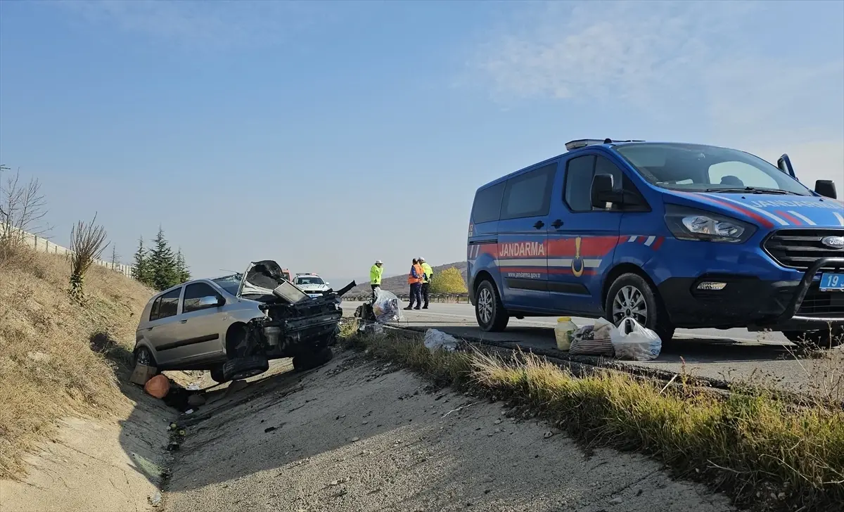 Çorum'da Otomobil Devrildi: 2 Yaralı
