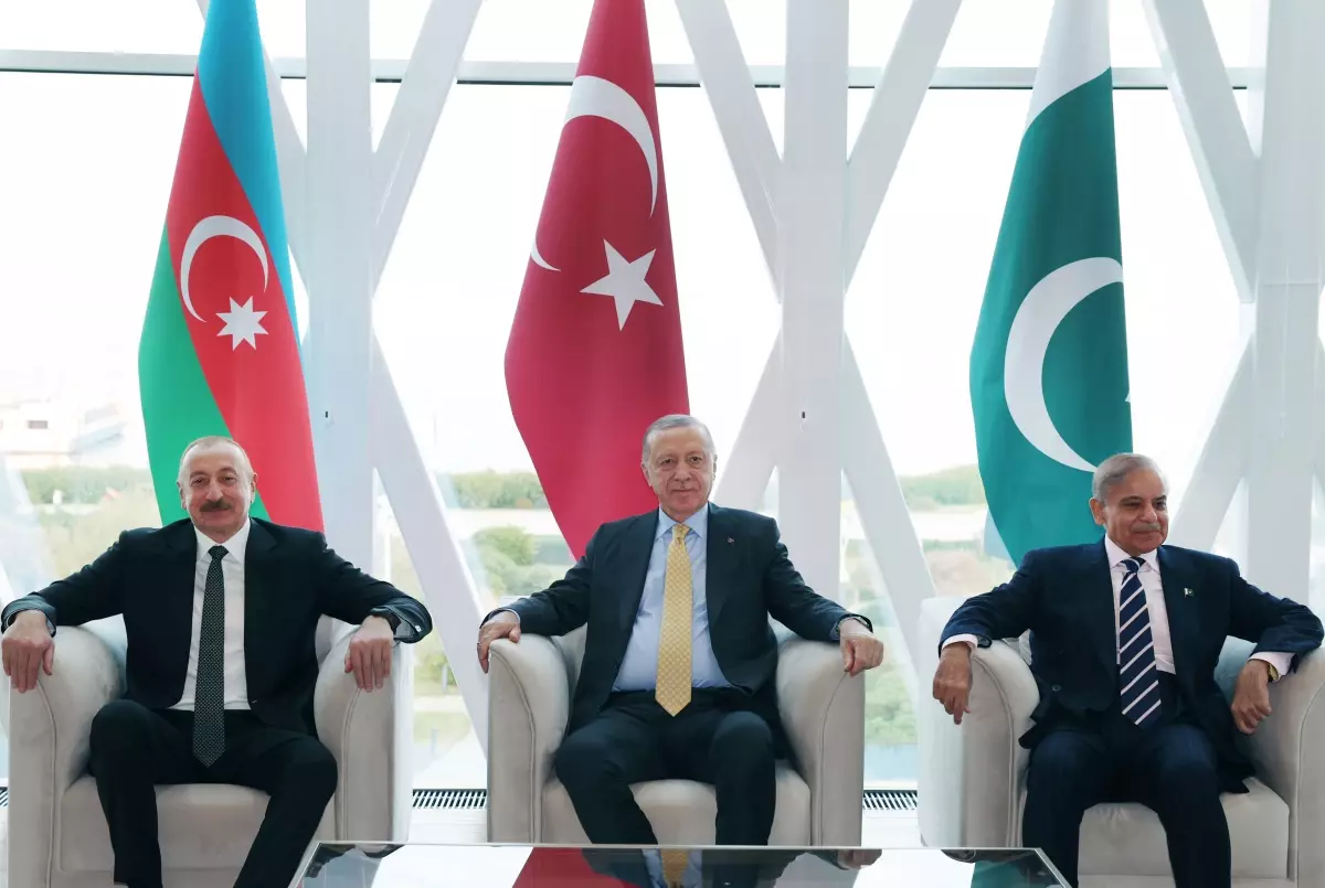 Cumhurbaşkanı Erdoğan, Azerbaycan Cumhurbaşkanı Aliyev ve Pakistan Başbakanı Şerif ile görüştü