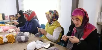 Depremzedelerden Çocuklara Sevgiyle Atkı