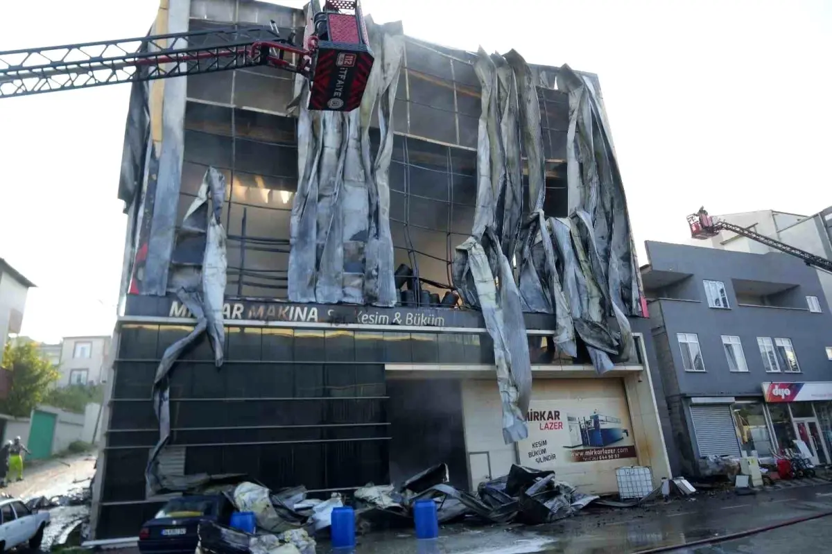 Dilovası'nda Parfüm Tesisindeki Yangın Büyük Bir Facianın Önüne Geçti