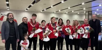 Dünya şampiyonu Kadın Para Masa Tenisi Milli Takımı, yurda döndü