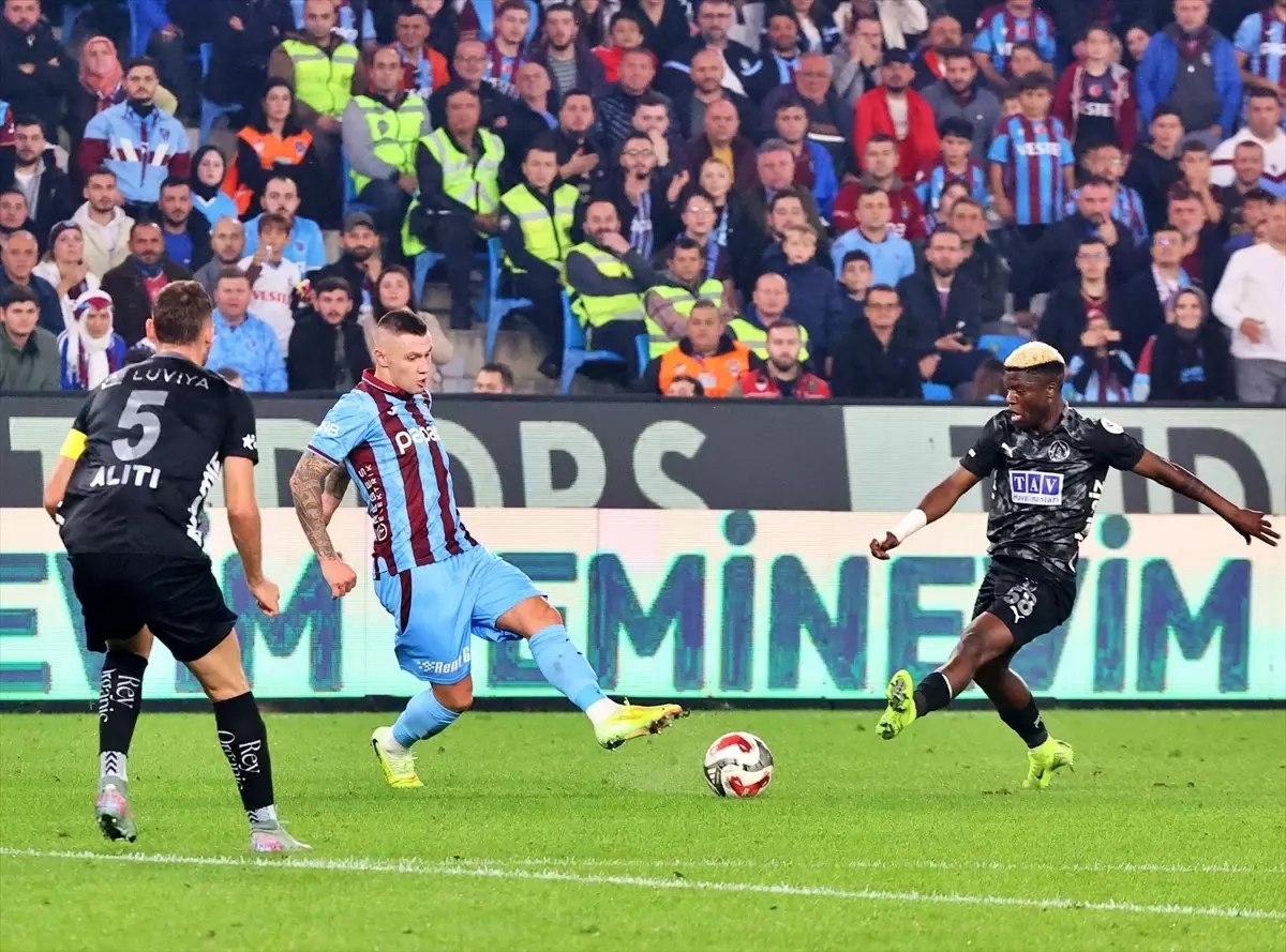 Trabzonspor ve Corendon Alanyaspor 1-1 Berabere Kaldı