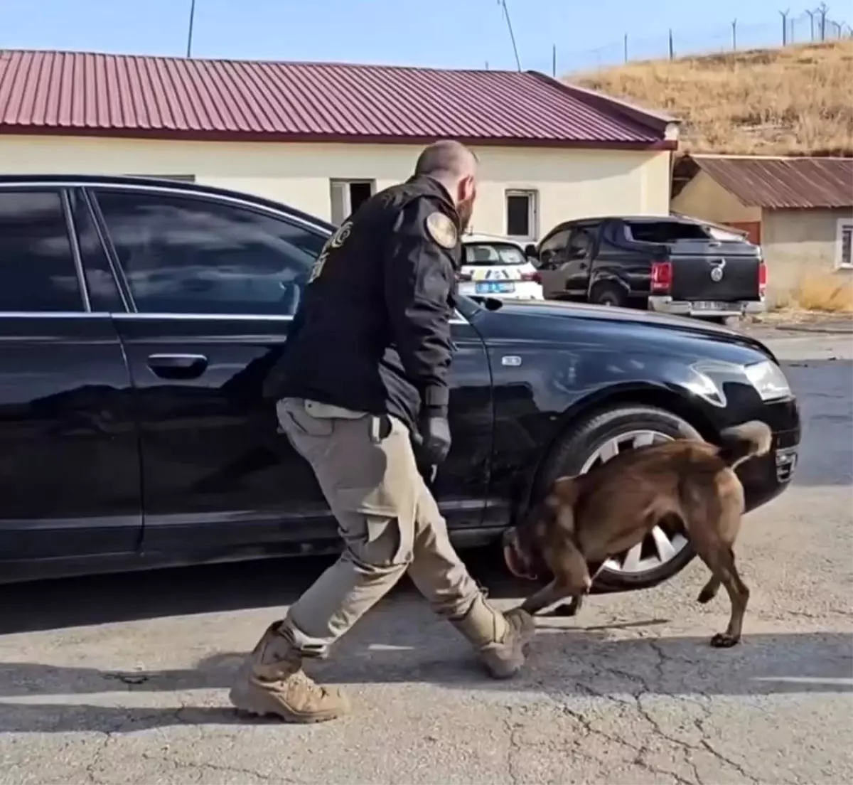 Hakkari'de 24 Kilo 500 Gram Metamfetamin Ele Geçirildi