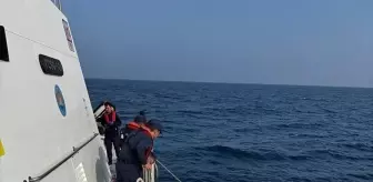 Seferihisar Açıklarında 64 Düzensiz Göçmen Kurtarıldı