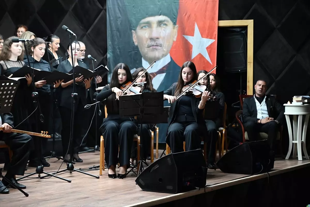 Kemer'de Atatürk'ü Anma Konseri Düzenlendi