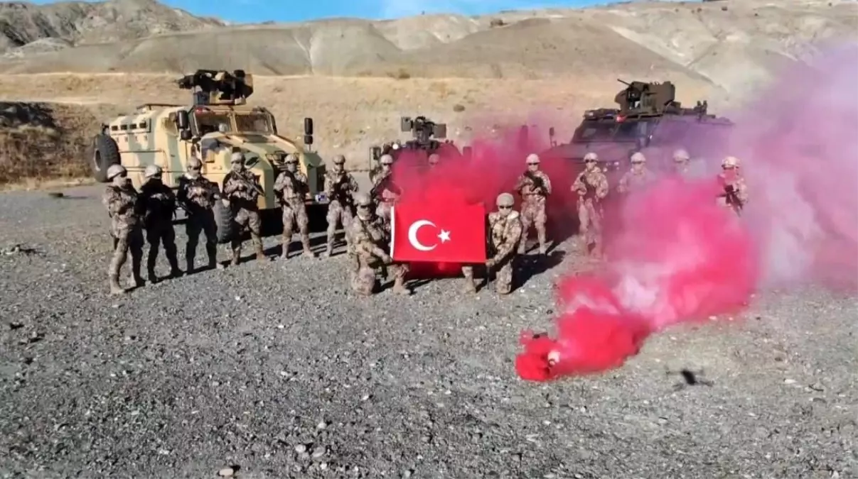 Erzincan’da Özel Harekat Timlerinden Heyecan Verici Tatbikat