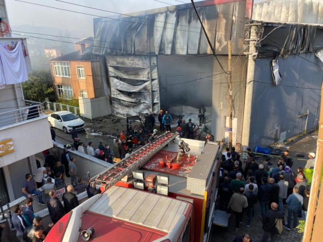 Parfüm deposundaki yangında hayatını kaybeden 6 kişinin kimlikleri belli oldu 3 kocaeli de parfum tesisindeki yanginda 6 kisi 19232592 9108 m