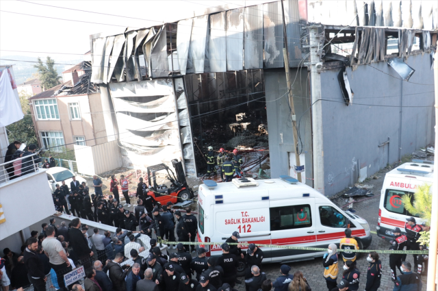 Kocaeli'deki yangın faciasında 7 kişi açığa alındı 12 kocaeli deki yangin faciasinda 7 kisi aciga alindi 19233932 1349 m