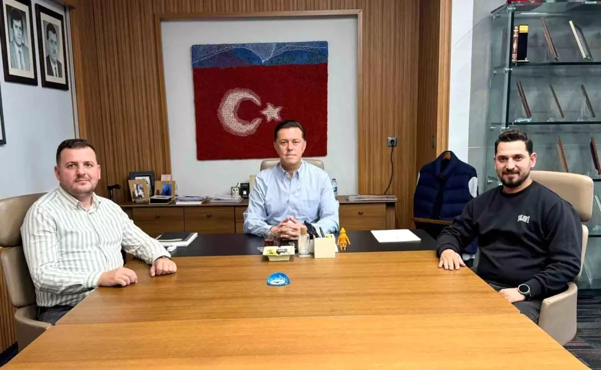 Milletvekili Hatipoğlu, Görev Süresi Tamamlayan İlçe Başkanlarıyla Bir Araya Geldi