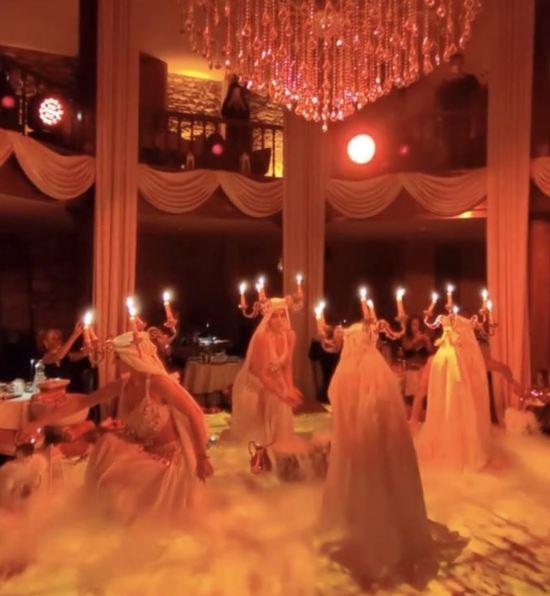 Mimar Sinan'ın kemiklerini sızlatacak görüntüler: Göbek taşında dansöz, hamam tasında yemek 3 mimar sinan in kemiklerini sizlatacak goruntuler 19231503 3213 m