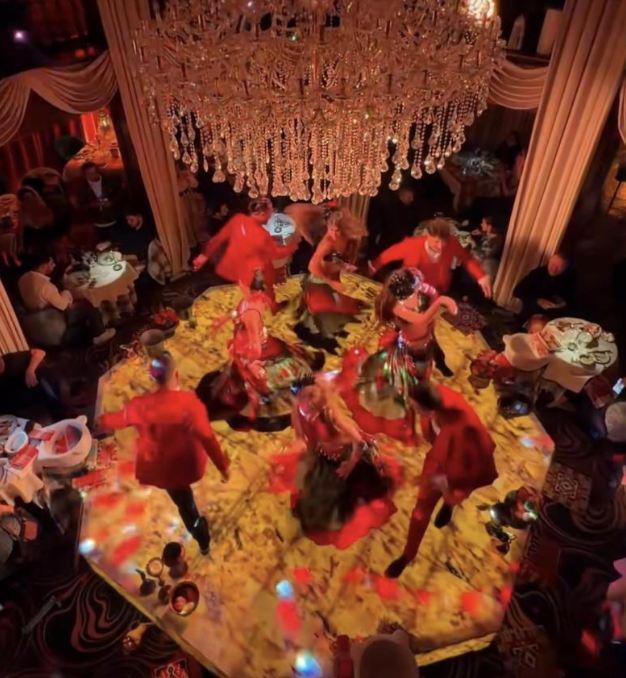 Mimar Sinan'ın kemiklerini sızlatacak görüntüler: Göbek taşında dansöz, hamam tasında yemek 4 mimar sinan in kemiklerini sizlatacak goruntuler 19231503 6641 m