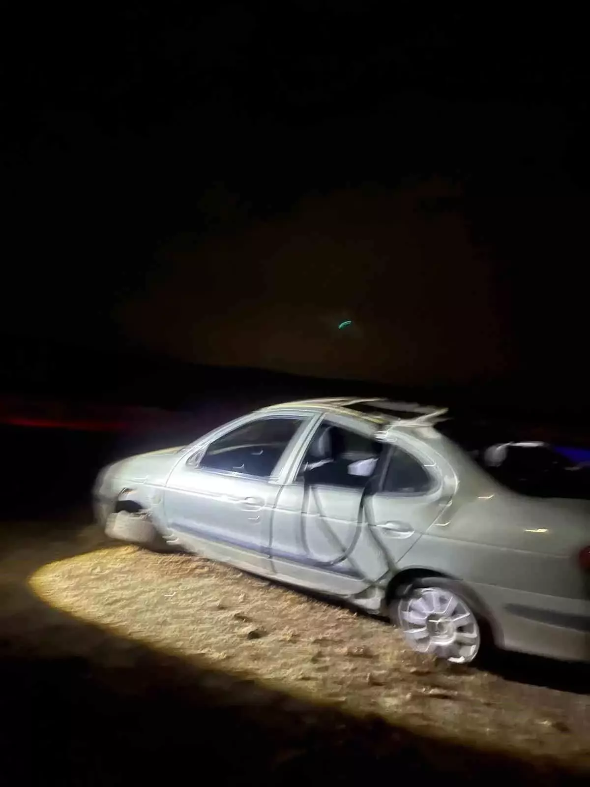 Şanlıurfa'da şarampole uçan otomobildeki 1 kişi öldü, 2 kişi yaralandı