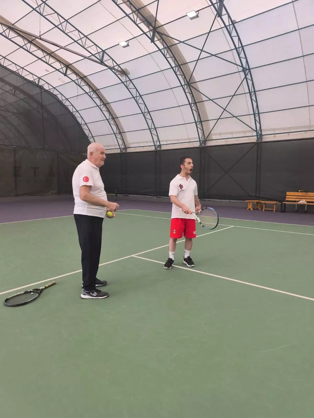 3. Cumhuriyet Tenis Turnuvası Yeşilyurt'ta Başladı