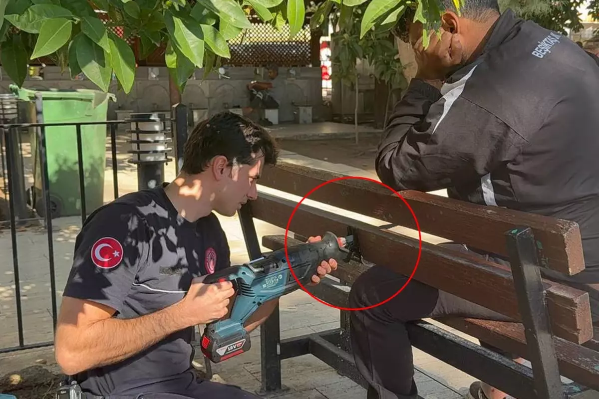 Uyurken bacağı banka sıkışan adamı itfaiye kurtardı