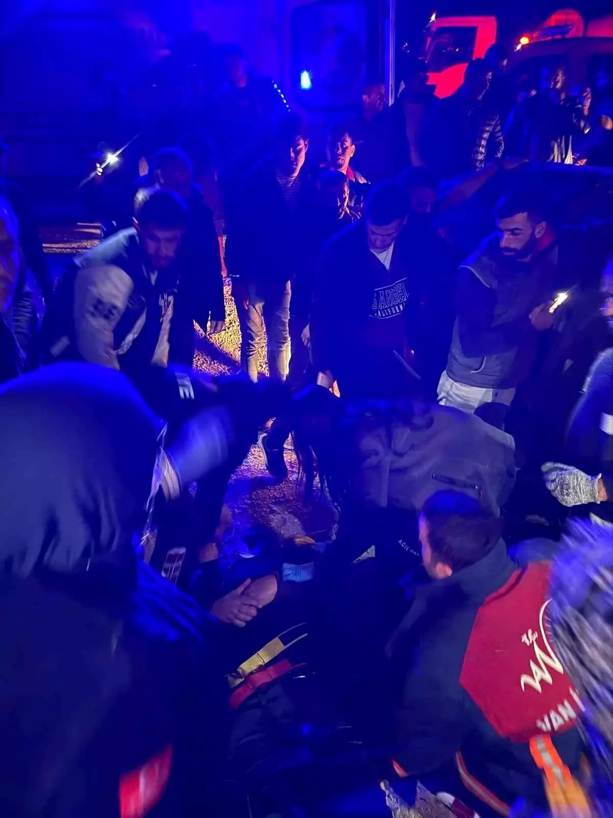 Van'da Otomobilin Devrilmesi Sonucu 1 Kişi Yaralandı