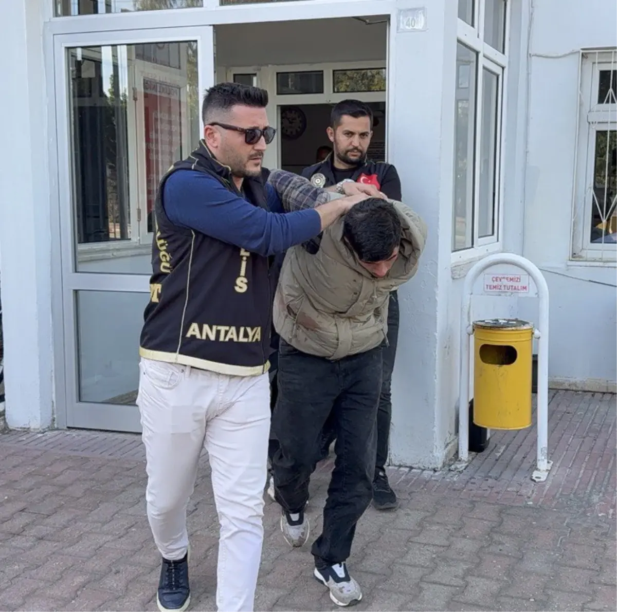 Antalya'da Bıçaklama Olayının Şüphelileri Adliyeye Sevk Edildi