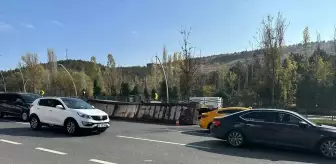 Ankara'da Tır Dorsesi Devrildi: Sürücü Hastaneye Kaldırıldı