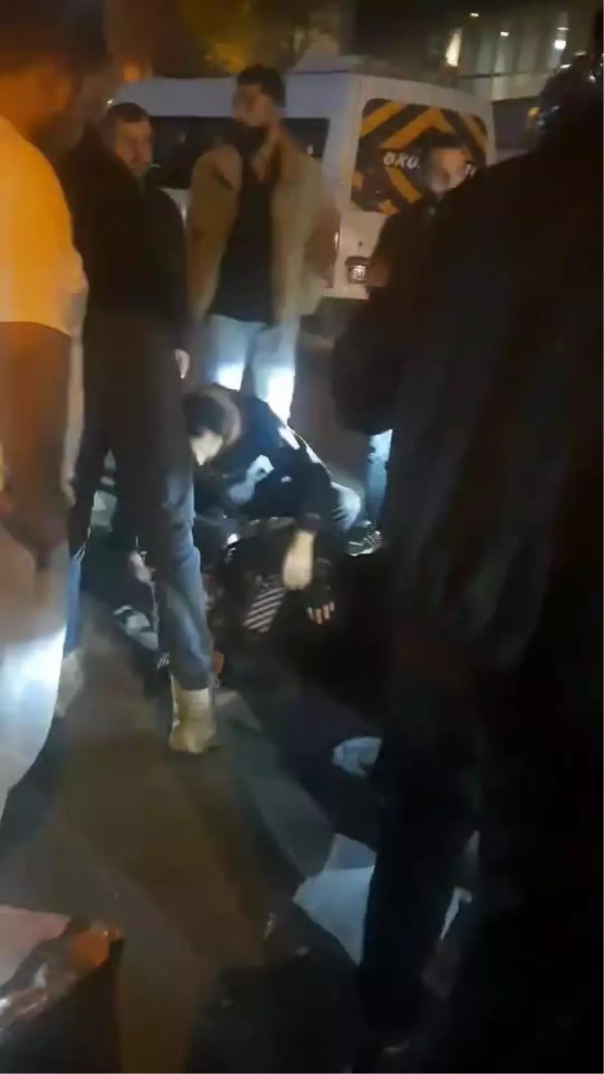 Avcılar'da Motosiklet Kazası: İki Yaralı, Yardıma Giden Motosikletçinin Ekipmanı Çalındı