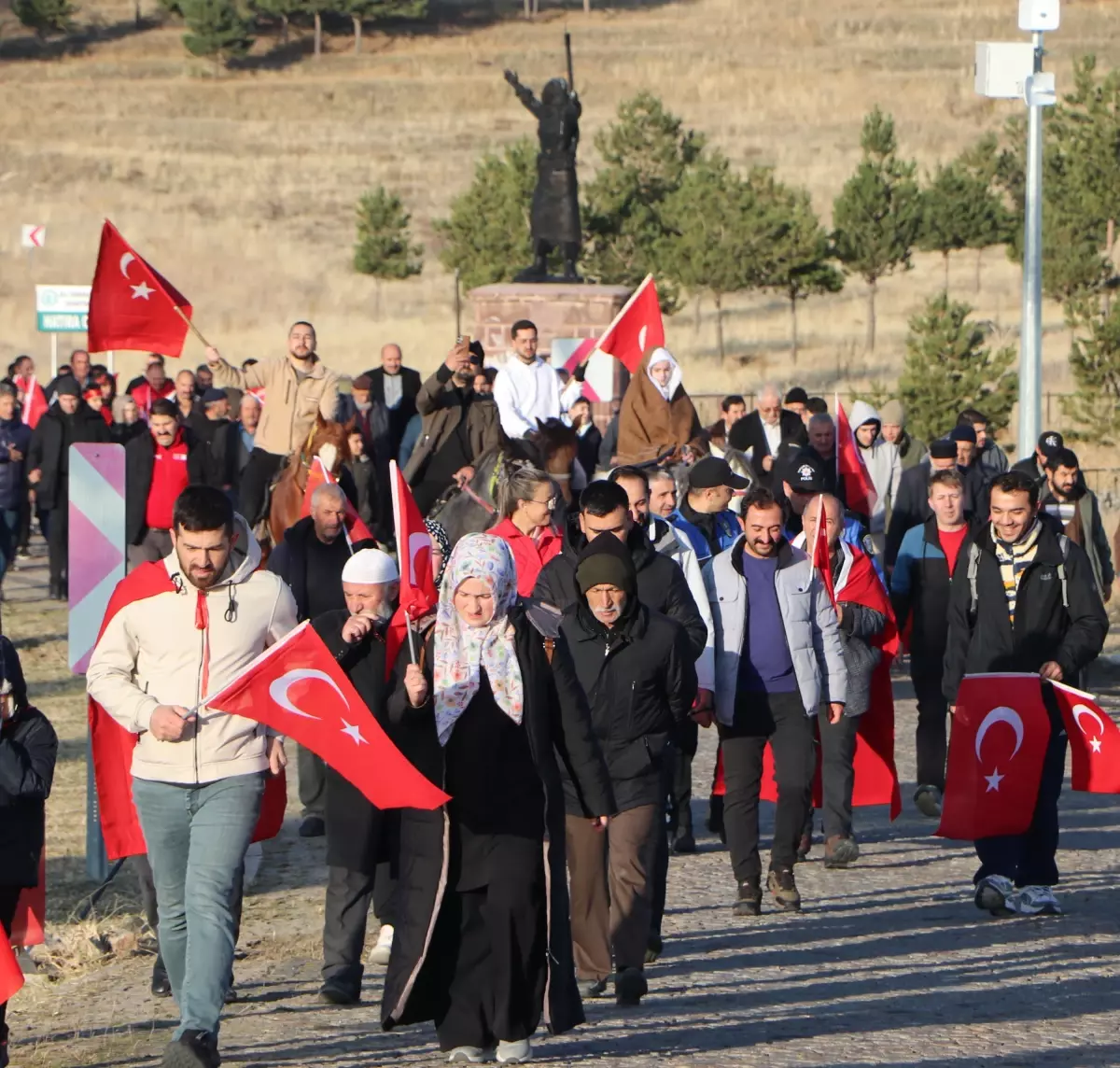 Aziziye Destanı'nın 148'nci yıl dönümünde Erzurumlular, ecdadı için yürüdü