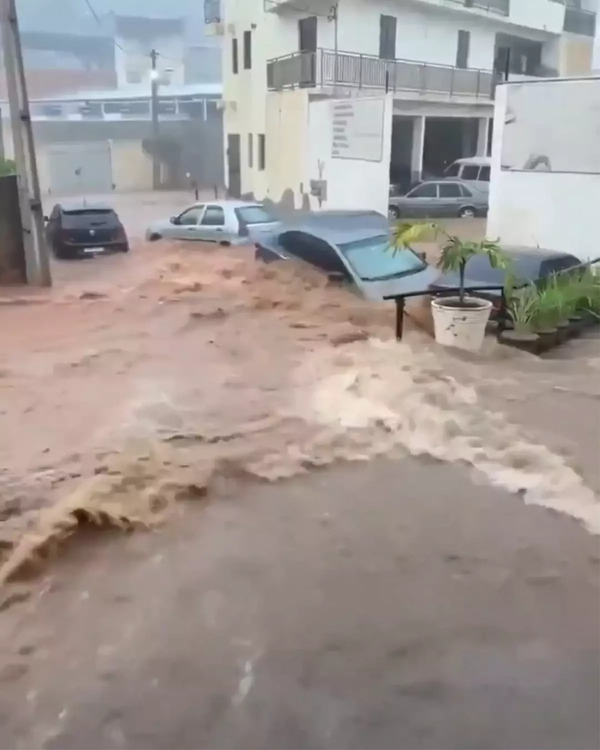 Brezilya'da Kasırga: 6 Ölü, 750 Yaralı