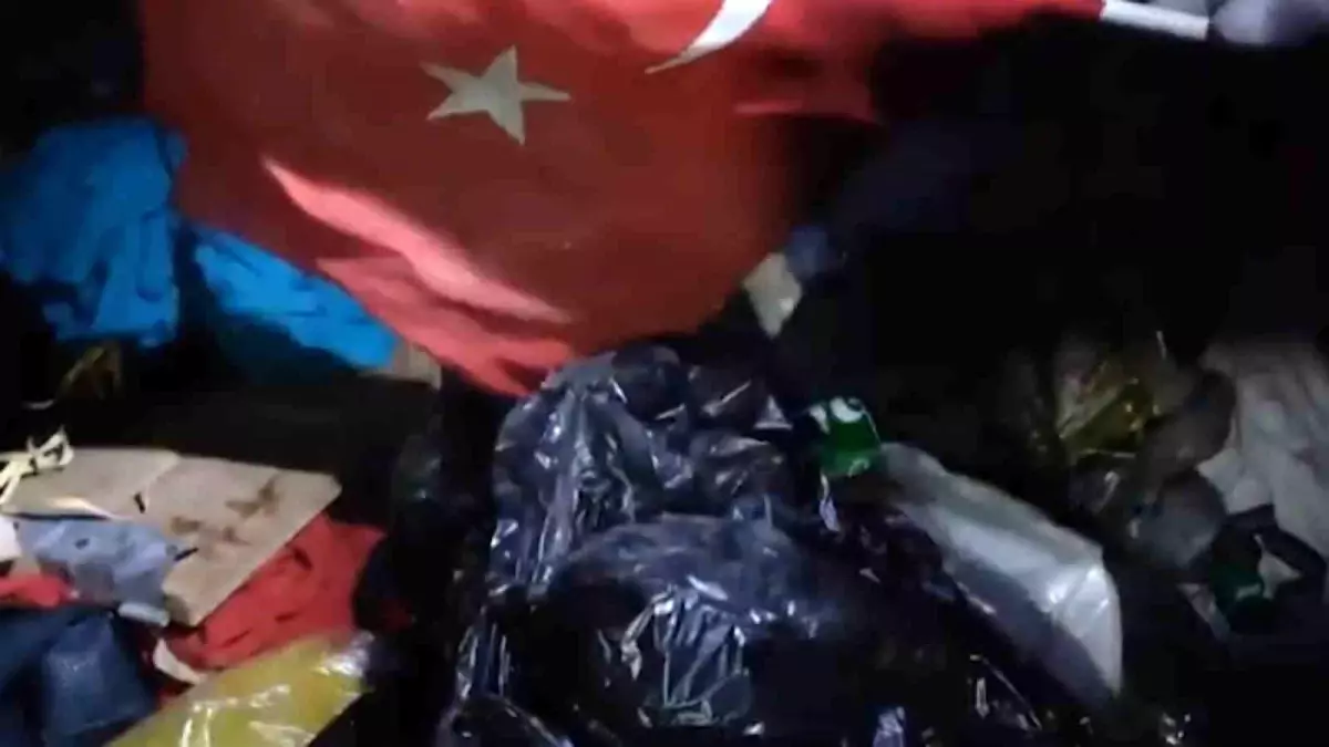 Bursa'da İki Arkadaş Atık Avcılığıyla İsrafa Dikkat Çekti