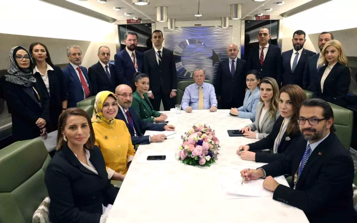 Cumhurbaşkanı Erdoğan: '(Gazze) Yardım koridorları kasıtlı olarak tıkanmakta, insani yardımların bölgeye ulaşması maalesef engellenmekte. Günlük 600 tır insani yardım girişine izin verilecekti fakat bu sözler yerine getirilmiyor.'