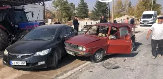 Elazığ'da Kamyon-Otomobil Çarpışması: 1 Ölü