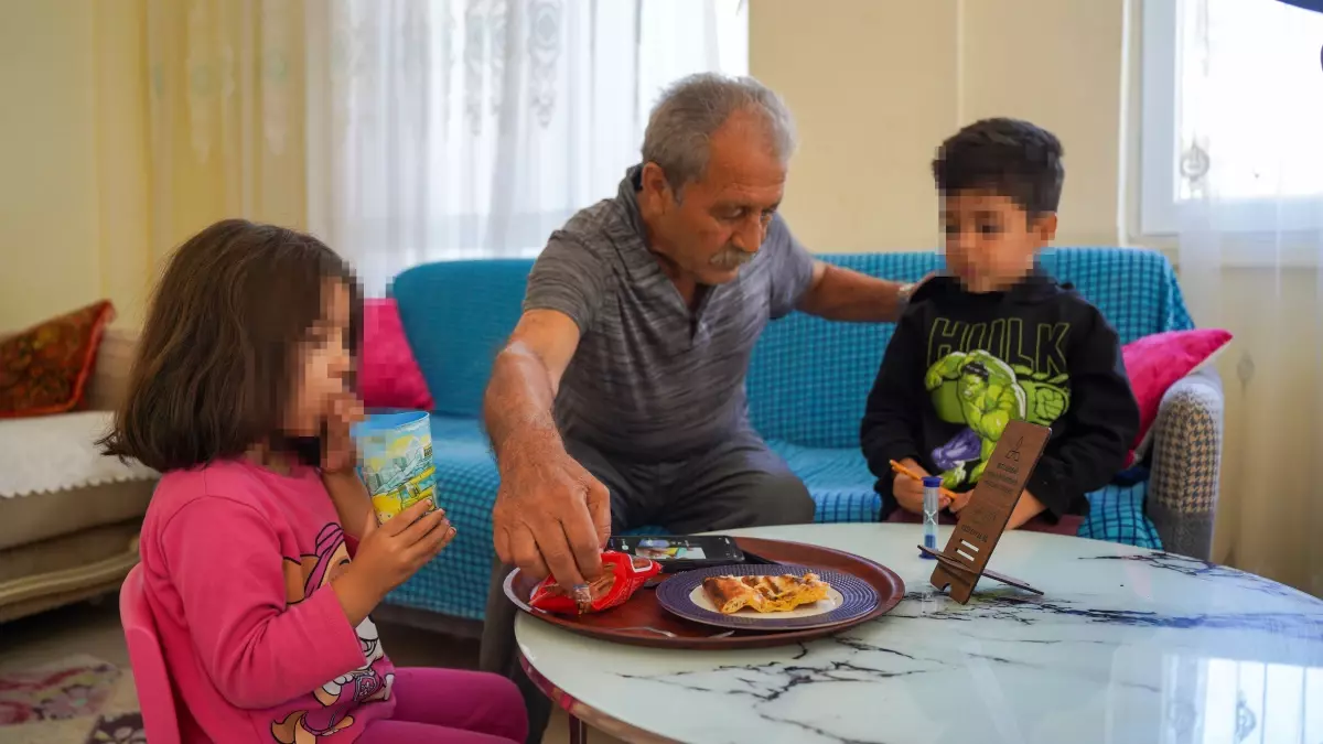 Kadri Övüş, Torunlarıyla Birlikte Çaresizlik İçinde