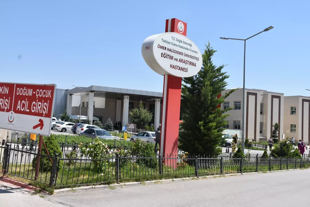 Niğde'de Aile Zehirlendi: 12 Kişi Hastaneye Kaldırıldı