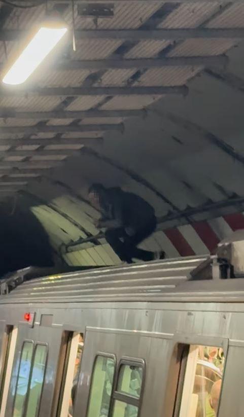 istanbul da metroda yasanan ilginc anlar kamerada 19236555 1249 m